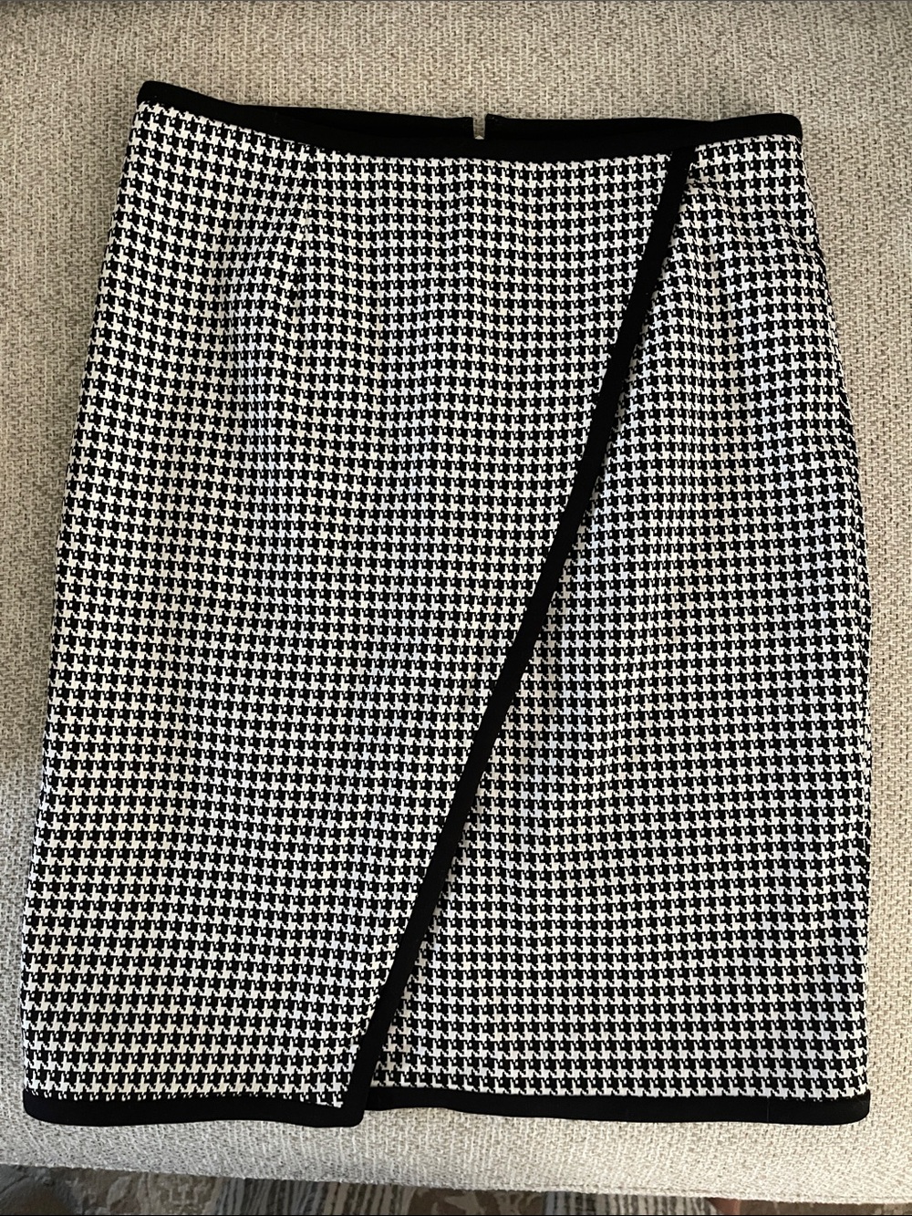 CALVIN KLEIN Black and White Houndstooth Wrap Pencil Skirt Size 4 Petite